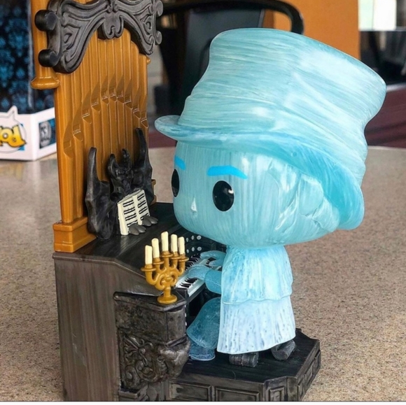 Victor Giest # 793 Funko Pop park exclusive, New - Picture 3 of 4